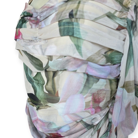 NWT Express Body Contour Floral Top, Size XL - Picture 3 of 13